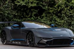 英雄联盟总决赛时间-跨界征服，皮克从生死战绿茵到F1赛道，一日双冠的体育传奇