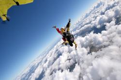 英雄联盟总决赛-足球的双重奏，姆巴佩的个人爆发与丹麦的集体压制艺术