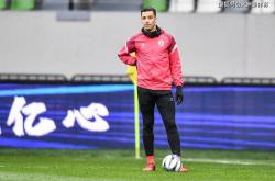 LOL决赛-法兰克福主教练点赞球员默契配合