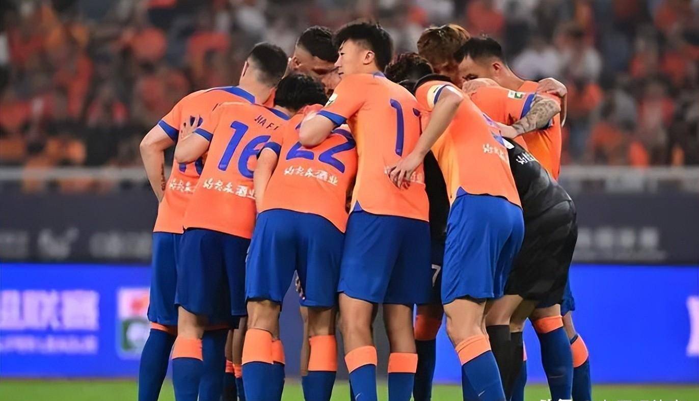 球队教练团队展现默契,战术成功奏效 球队教练团队展现默契,战术成功奏效