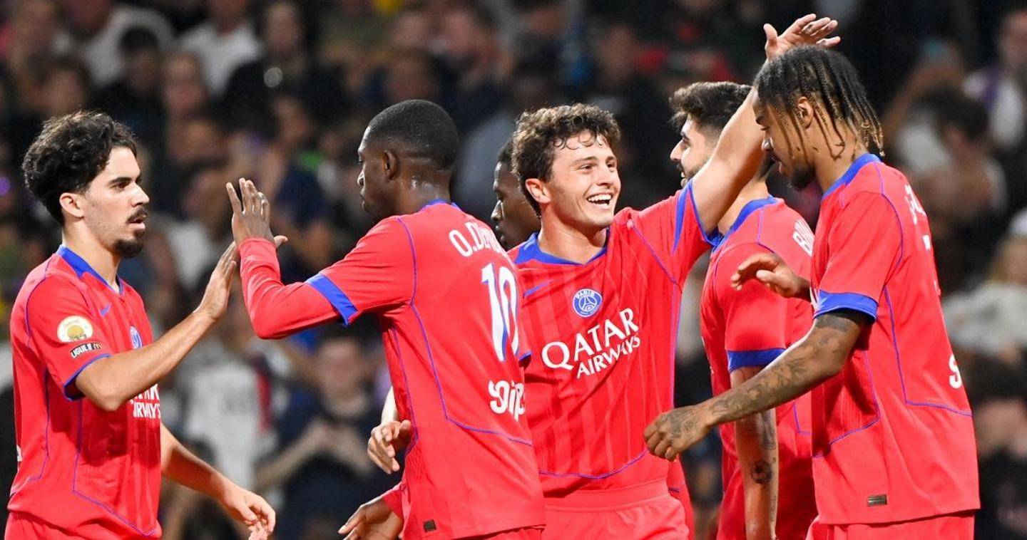 欧洲豪强争冠之战，比赛火爆全场