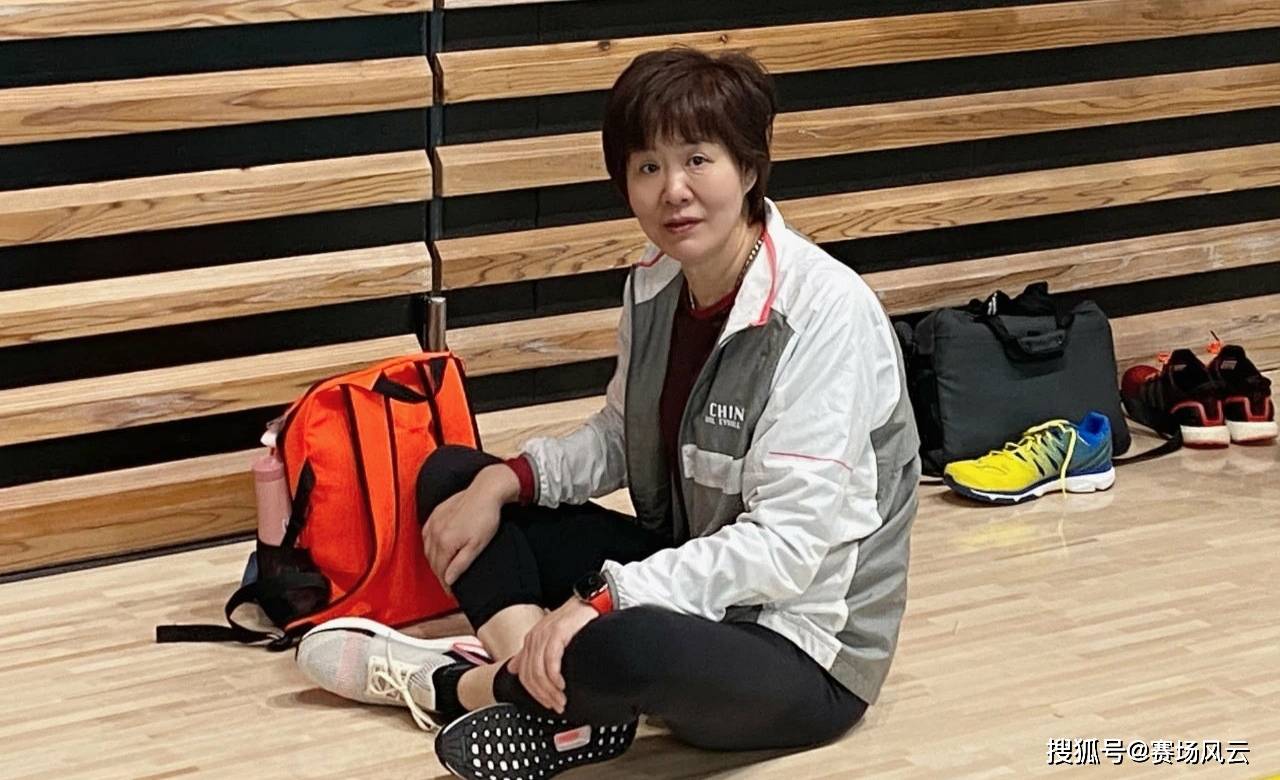 橄榄球队主教练发声，誓言带队登顶的简单介绍