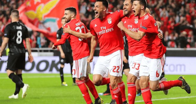 勒沃库森主场大胜，终结连败颓势