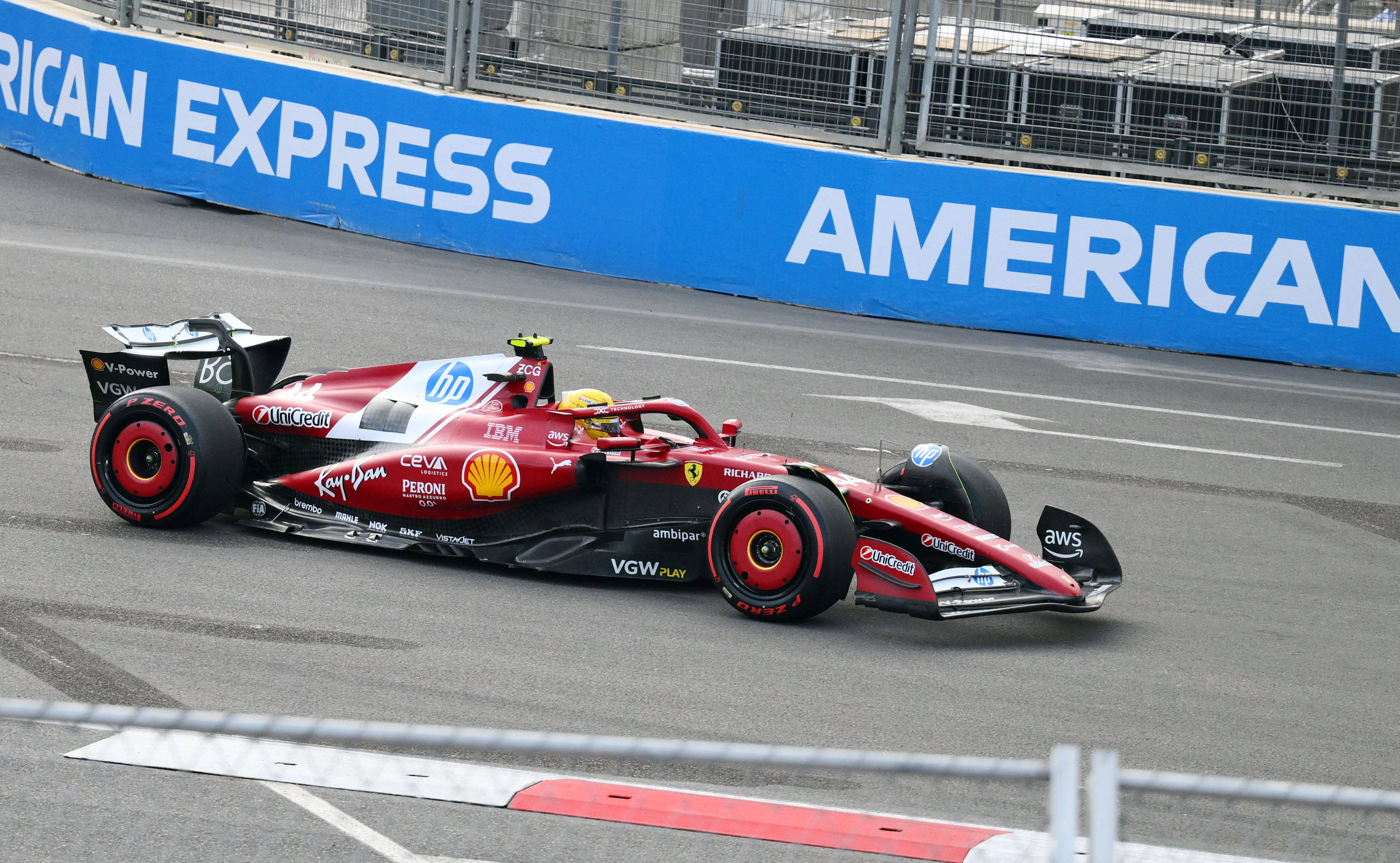 雷诺车队碾压迈凯伦,皮亚斯特里统治全场 雷诺车队碾压迈凯伦,皮亚斯特里统治全场