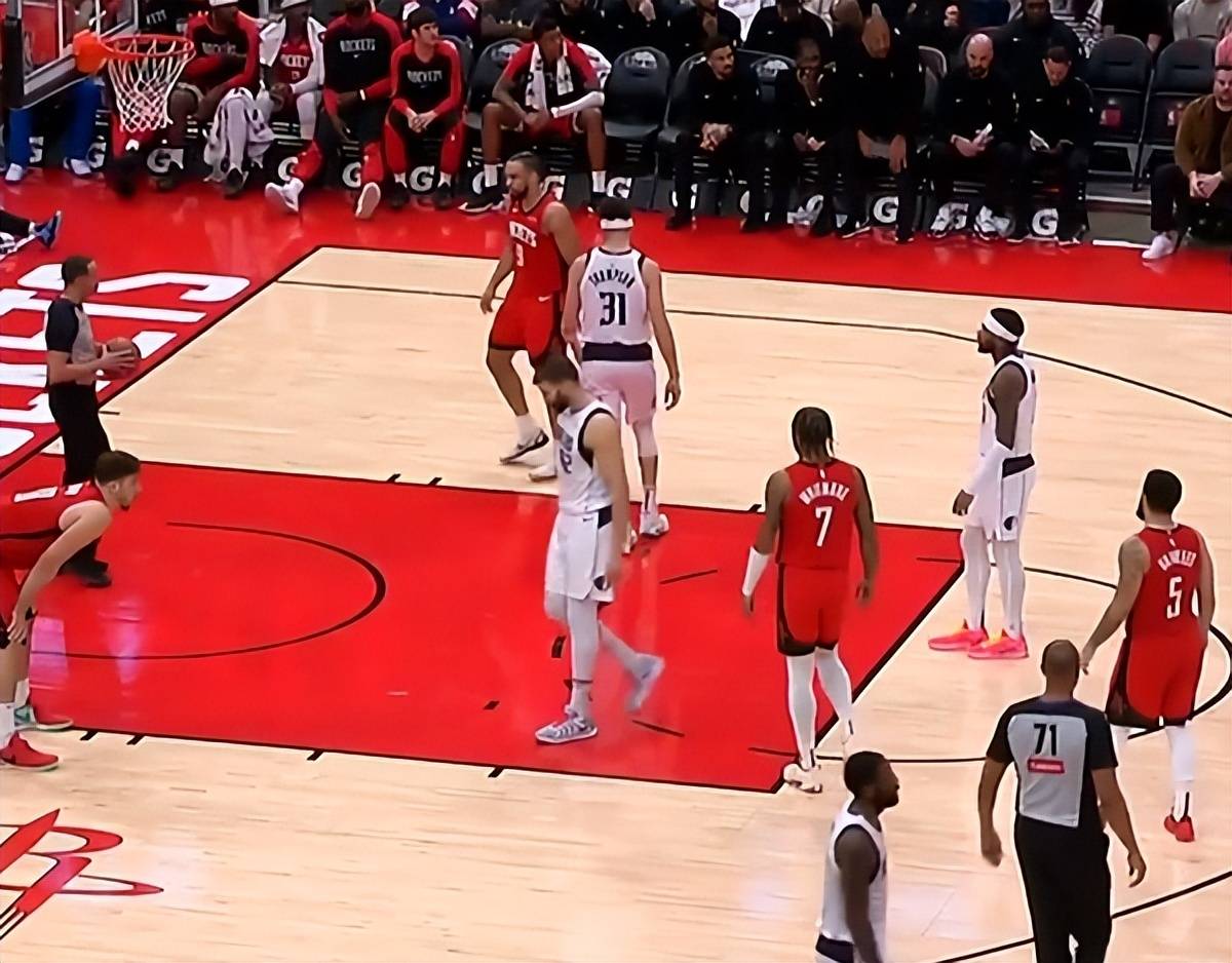 辽宁队险胜新疆队，欧文统治全场