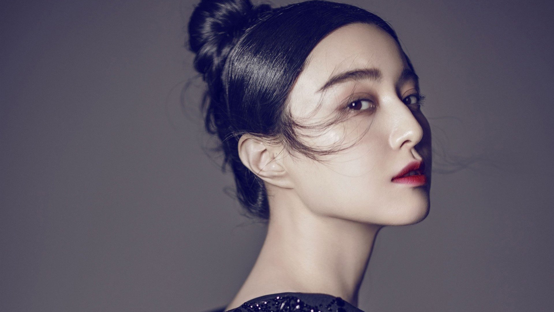 铁靴与石榴,当偏见在绿茵场上破碎